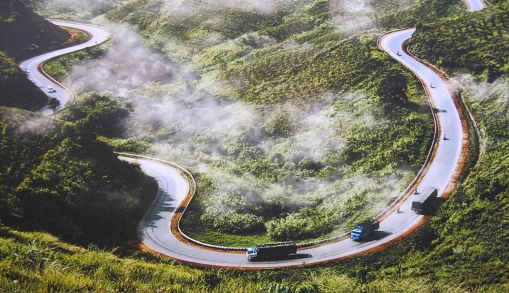 Khám phá vẻ ngoạn mục của cung đường đèo “nối biển và hoa”