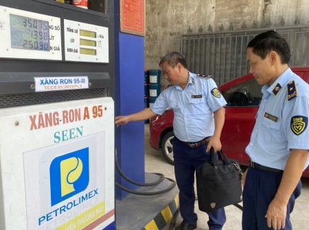 Năm 2023, xử phạt 860 cơ sở kinh doanh xăng dầu vi phạm
