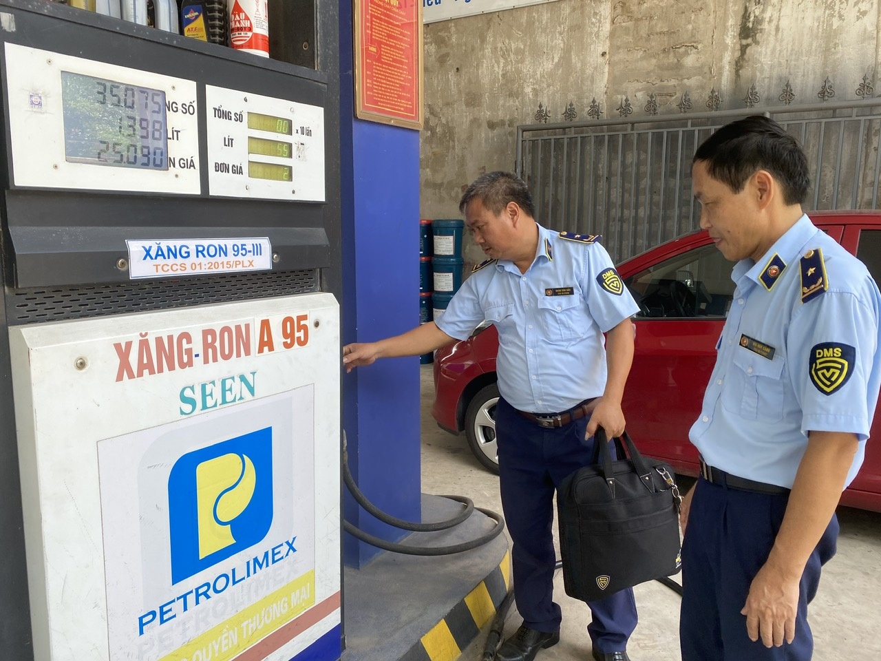 Năm 2023, xử phạt 860 cơ sở kinh doanh xăng dầu vi phạm