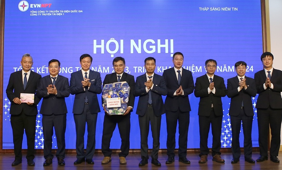 Tập trung mọi nguồn lực đảm bảo truyền tải điện an toàn, tin cậy trục đường dây 500kV Bắc - Nam trong năm 2024