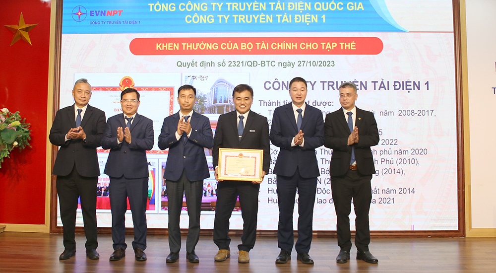Tập trung mọi nguồn lực đảm bảo truyền tải điện an toàn, tin cậy trục đường dây 500kV Bắc - Nam trong năm 2024