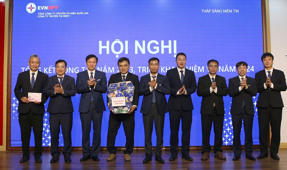Tập trung mọi nguồn lực đảm bảo truyền tải điện an toàn, tin cậy trục đường dây 500kV Bắc - Nam trong năm 2024