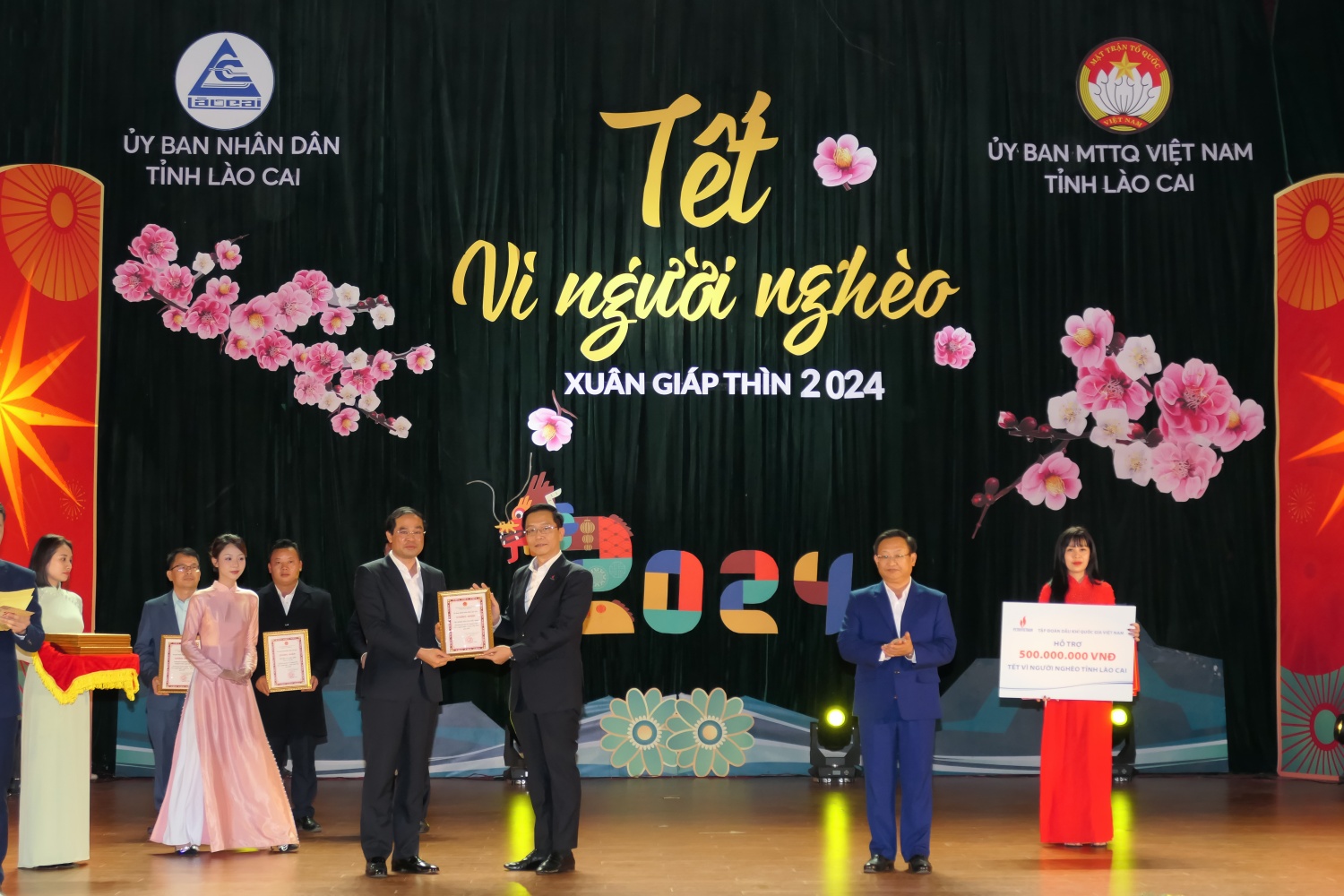 Petrovietnam hỗ trợ Tết vì người nghèo tỉnh Lào Cai