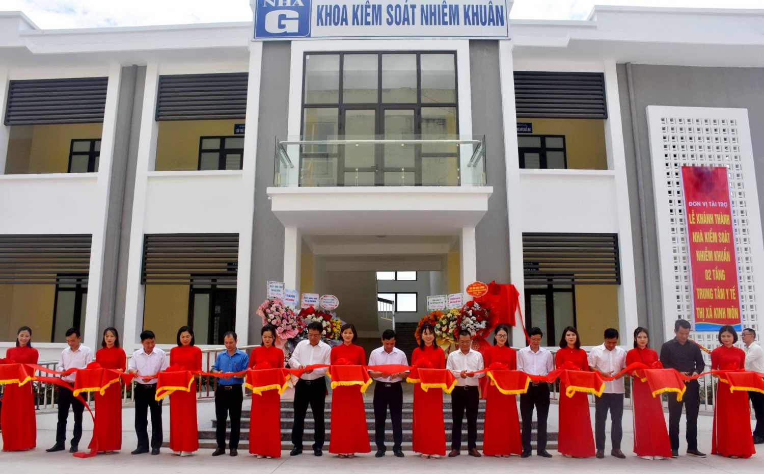 Hình 3. Lễ khánh thành Nhà kiểm soát nhiễm khuẩn – Trung tâm y tế thị xã Kinh Môn, Hải Dương