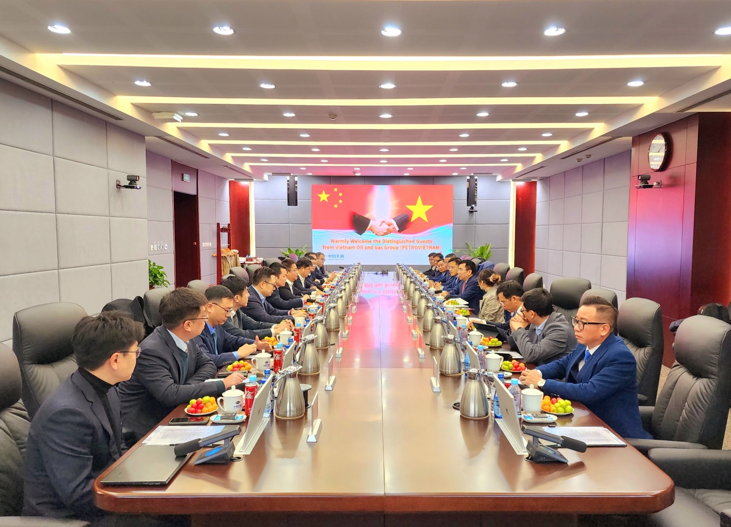 Petrovietnam thúc đẩy hợp tác sản xuất xơ sợi, hóa dầu, hóa chất với đối tác Trung Quốc