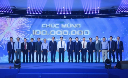 BSR chào mừng sự kiện 100 triệu tấn dầu thô đã chế biến thành công tại NMLD Dung Quất