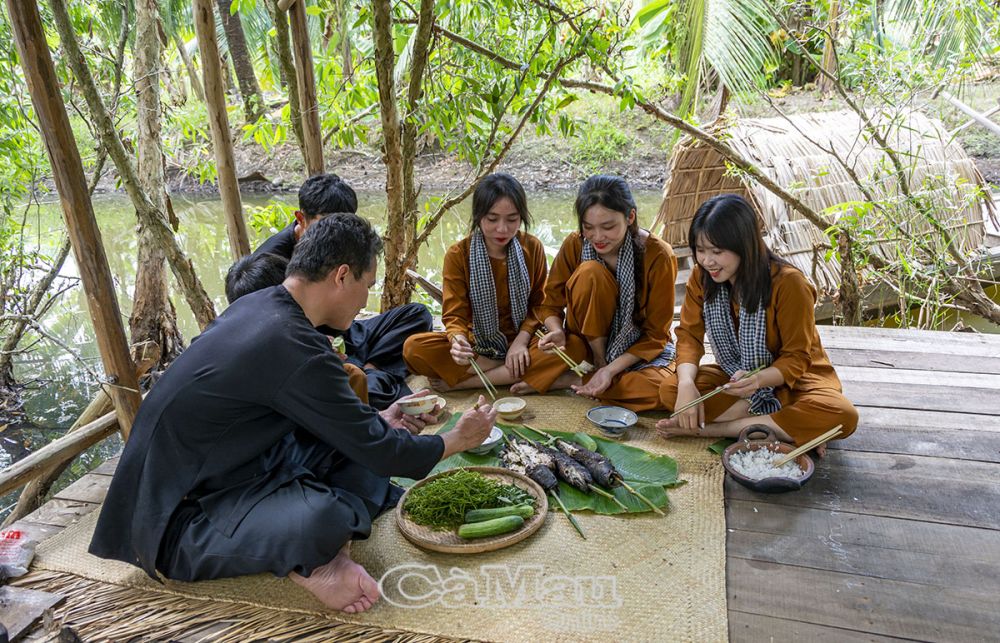 Cà Mau: Tái hiện Làng rừng - Trải nghiệm nét đẹp thời chiến Cà Mau: Tái hiện Làng rừng Trải nghiệm nét đẹp thời chiến