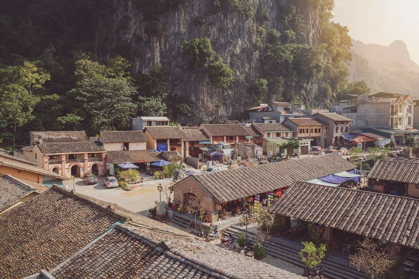 Khám phá phố cổ Đồng Văn