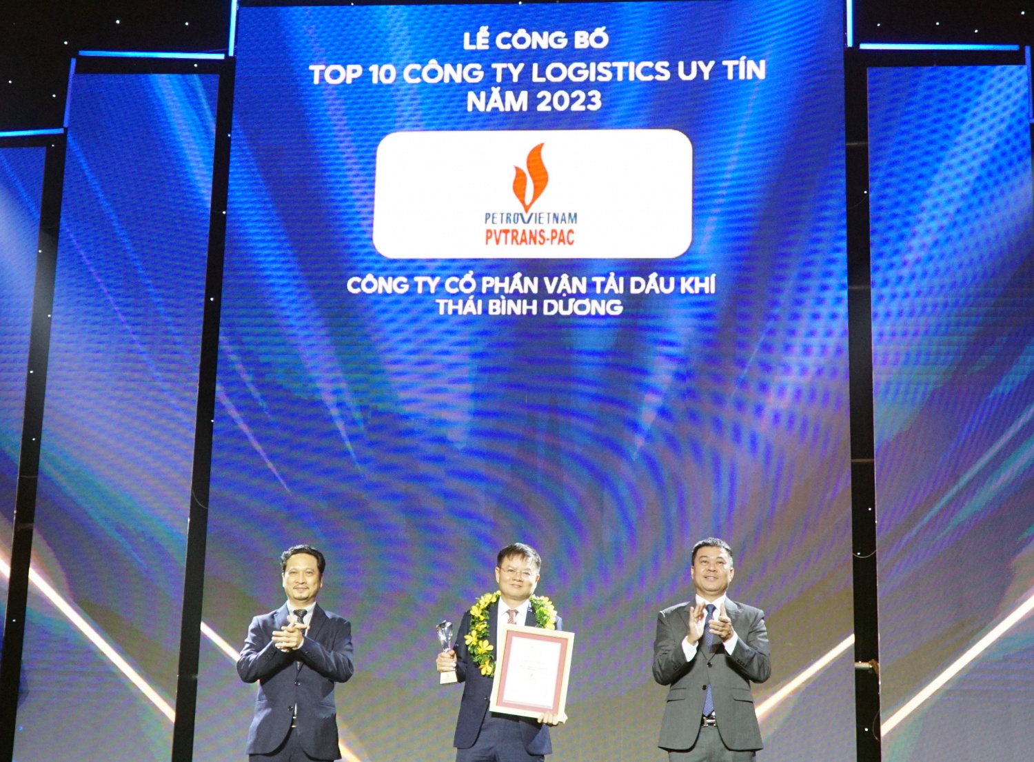 Petrovietnam và các doanh nghiệp Dầu khí tiếp tục khẳng định vị trí Top đầu các doanh nghiệp lớn nhất Việt Nam