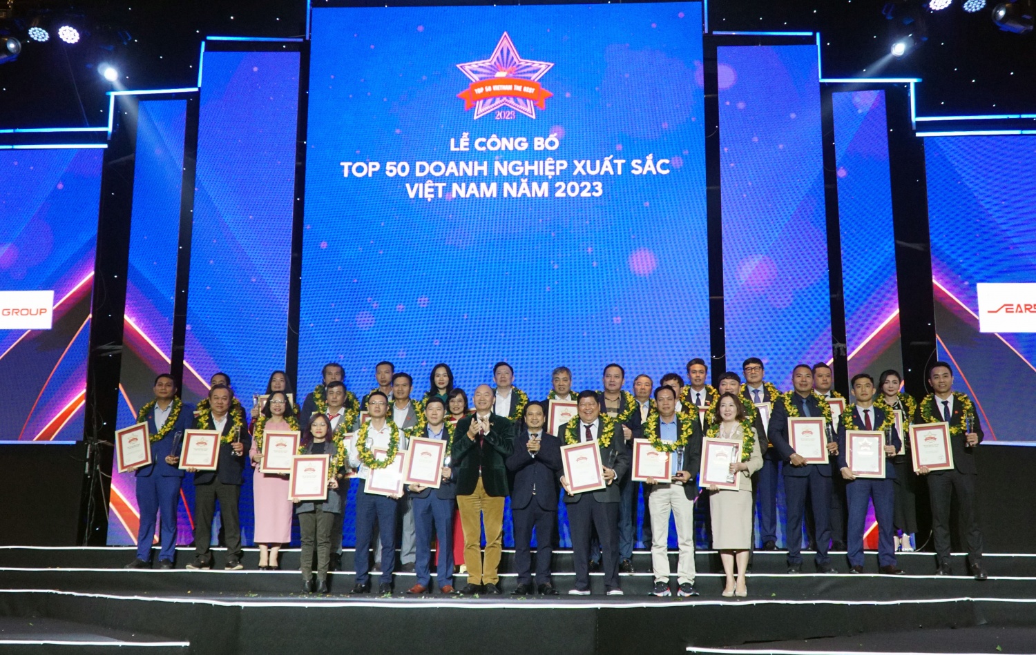 Tôn vinh Top 50 Doanh nghiệp xuất sắc Việt Nam năm 2023 Tôn vinh Top 50 Doanh nghiệp xuất sắc Việt Nam năm 2023