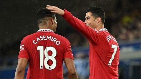 Ronaldo "rủ" Casemiro tới Trung Đông