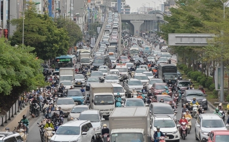 Đường phố Hà Nội những ngày cận Tết: Ùn tắc từ sáng đến tối?