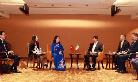 Phó Chủ tịch nước tiếp xúc song phương nhân dịp tham dự Hội nghị cấp cao Phong trào Không liên kết
