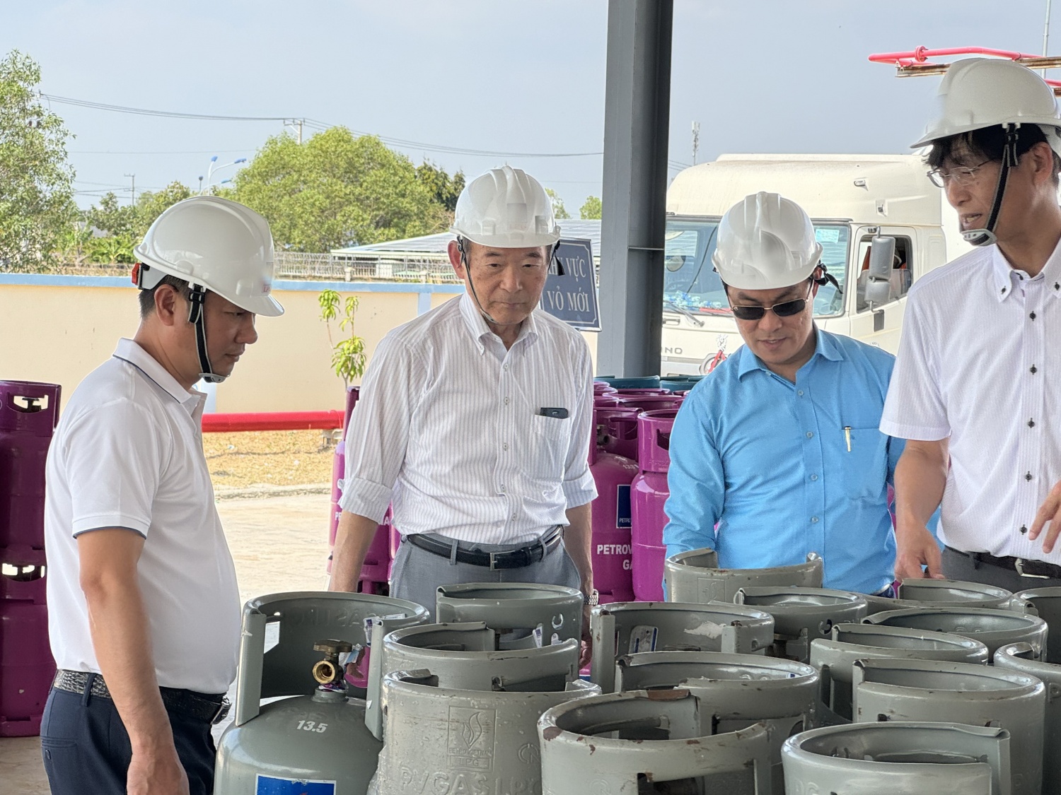 Làm việc thực địa tại Trạm chiết nạp LPG Phú Thọ