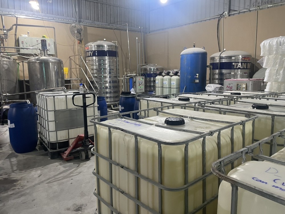 Khởi tố các đối tượng sản xuất, mua bán nước giặt giả quy mô lớn