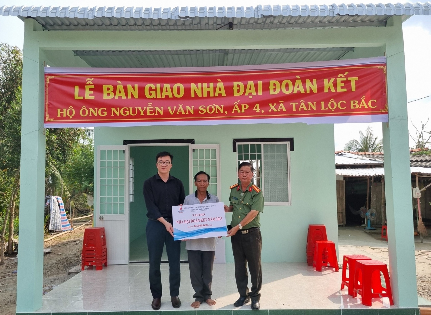 PV GAS CA MAU bàn giao nhà đại đoàn kết cho hộ ông Nguyễn Văn Sơn