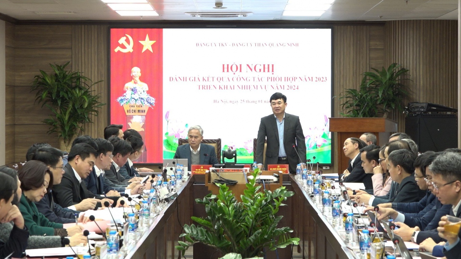 Giải quyết dứt điểm tồn tại, nâng cao hiệu quả phối hợp giữa Đảng ủy TKV và Đảng ủy Than Quảng Ninh