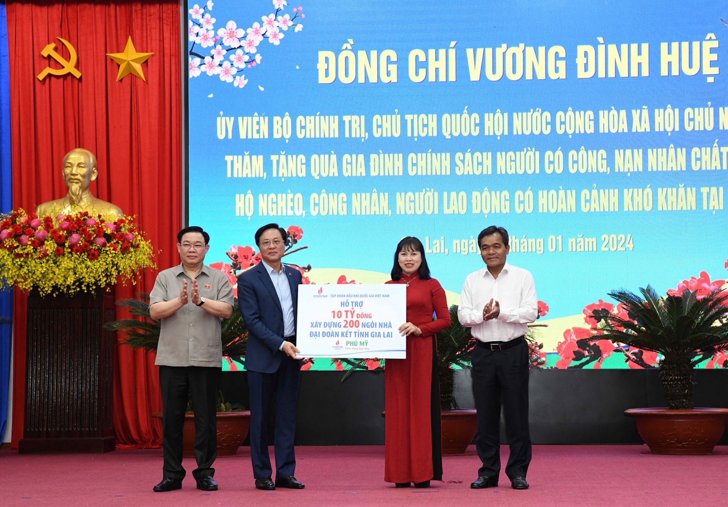 Petrovietnam trao hỗ trợ xây dựng 200 căn nhà Đại đoàn kết tại Gia Lai