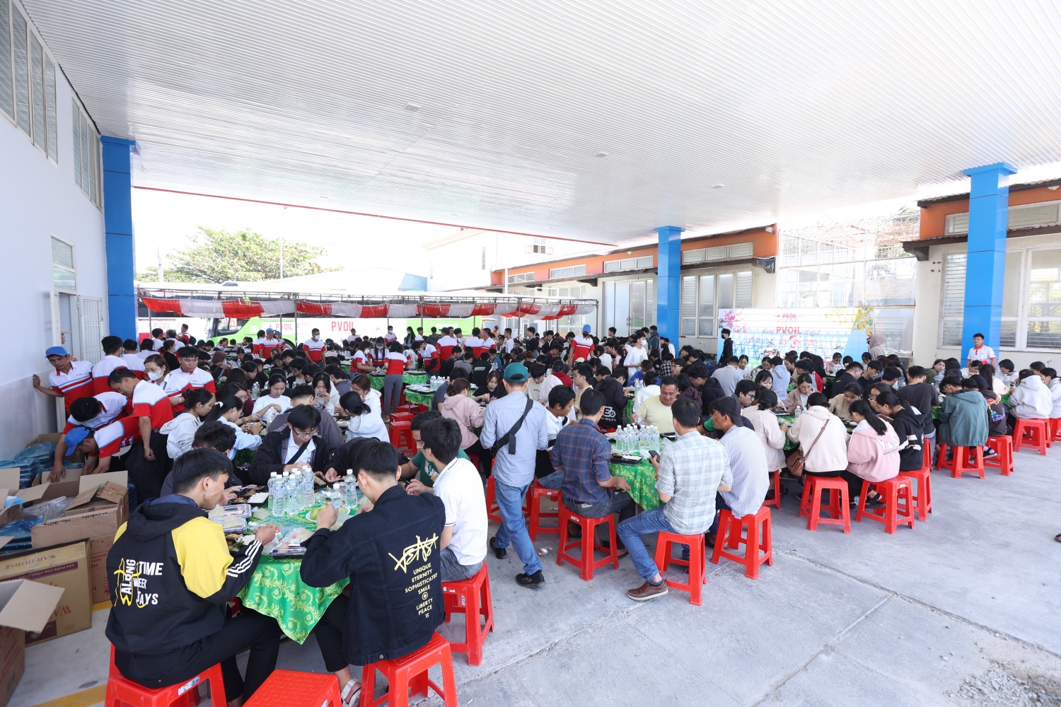 PVOIL đưa hơn 1.000 sinh viên về quê đón Tết Giáp Thìn 2024
