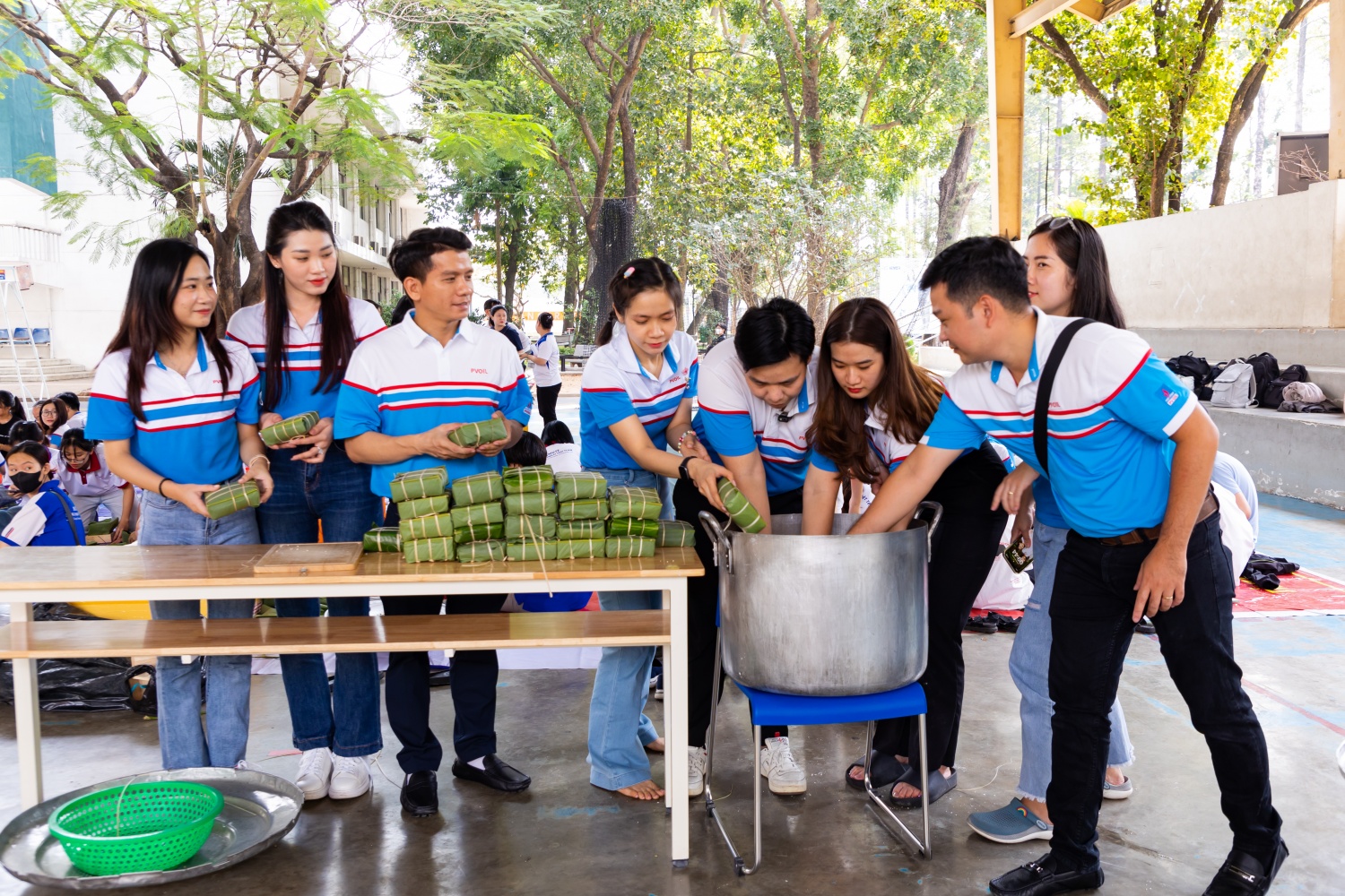 PVOIL đưa hơn 1.000 sinh viên về quê đón Tết Giáp Thìn 2024 PVOIL đưa hơn 1.000 sinh viên về quê đón Tết Giáp Thìn 2024