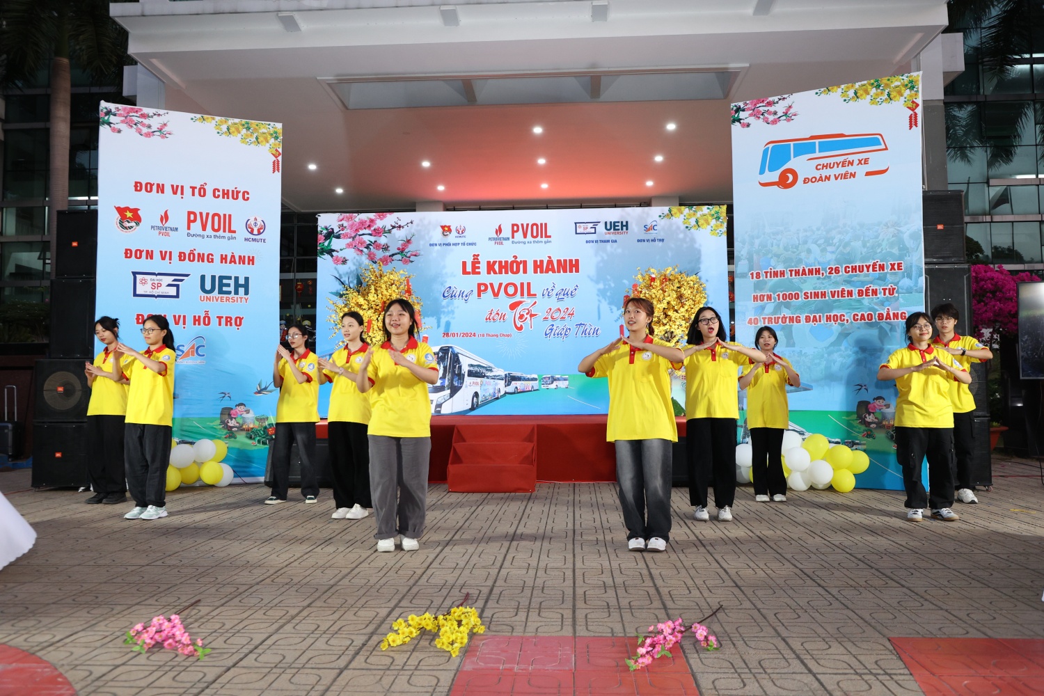 PVOIL đưa hơn 1.000 sinh viên về quê đón Tết Giáp Thìn 2024