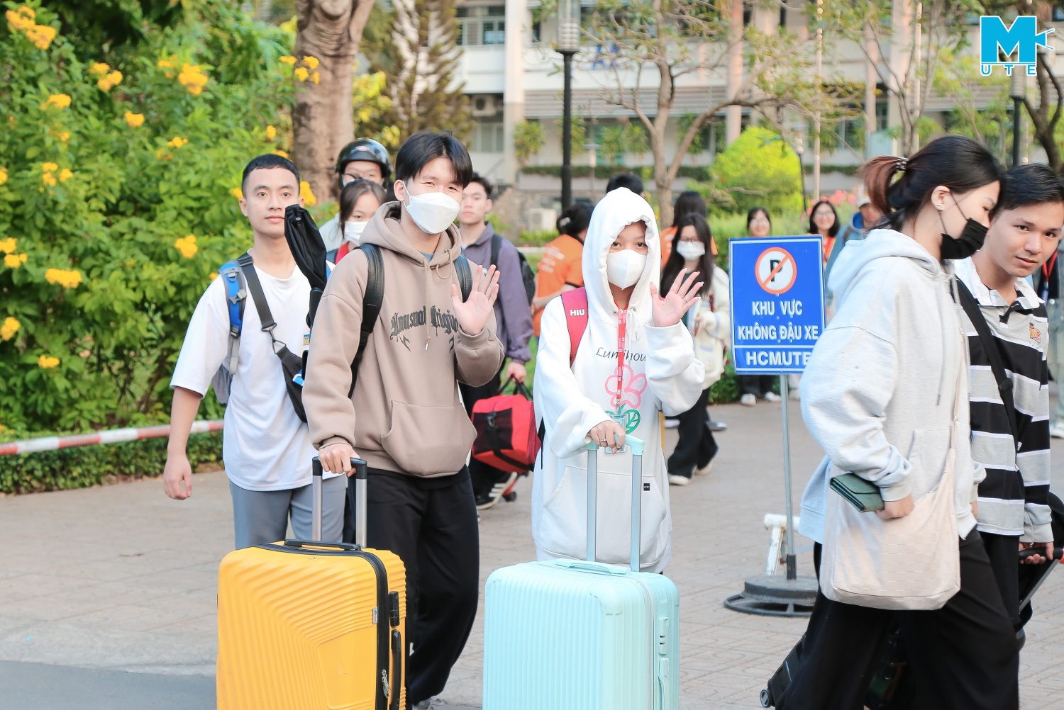 PVOIL đưa hơn 1.000 sinh viên về quê đón Tết Giáp Thìn 2024