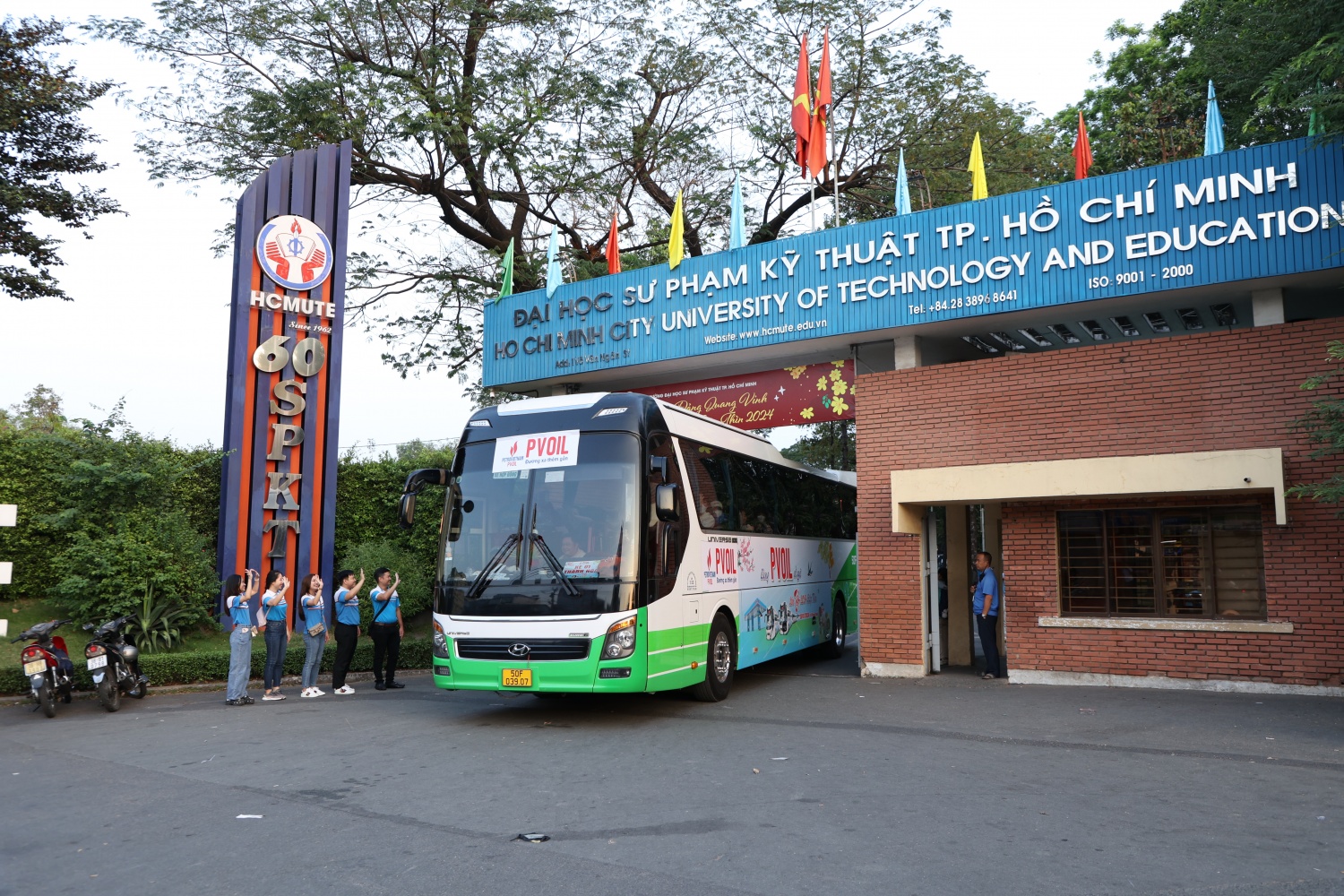 PVOIL đưa hơn 1.000 sinh viên về quê đón Tết Giáp Thìn 2024 PVOIL đưa hơn 1.000 sinh viên về quê đón Tết Giáp Thìn 2024
