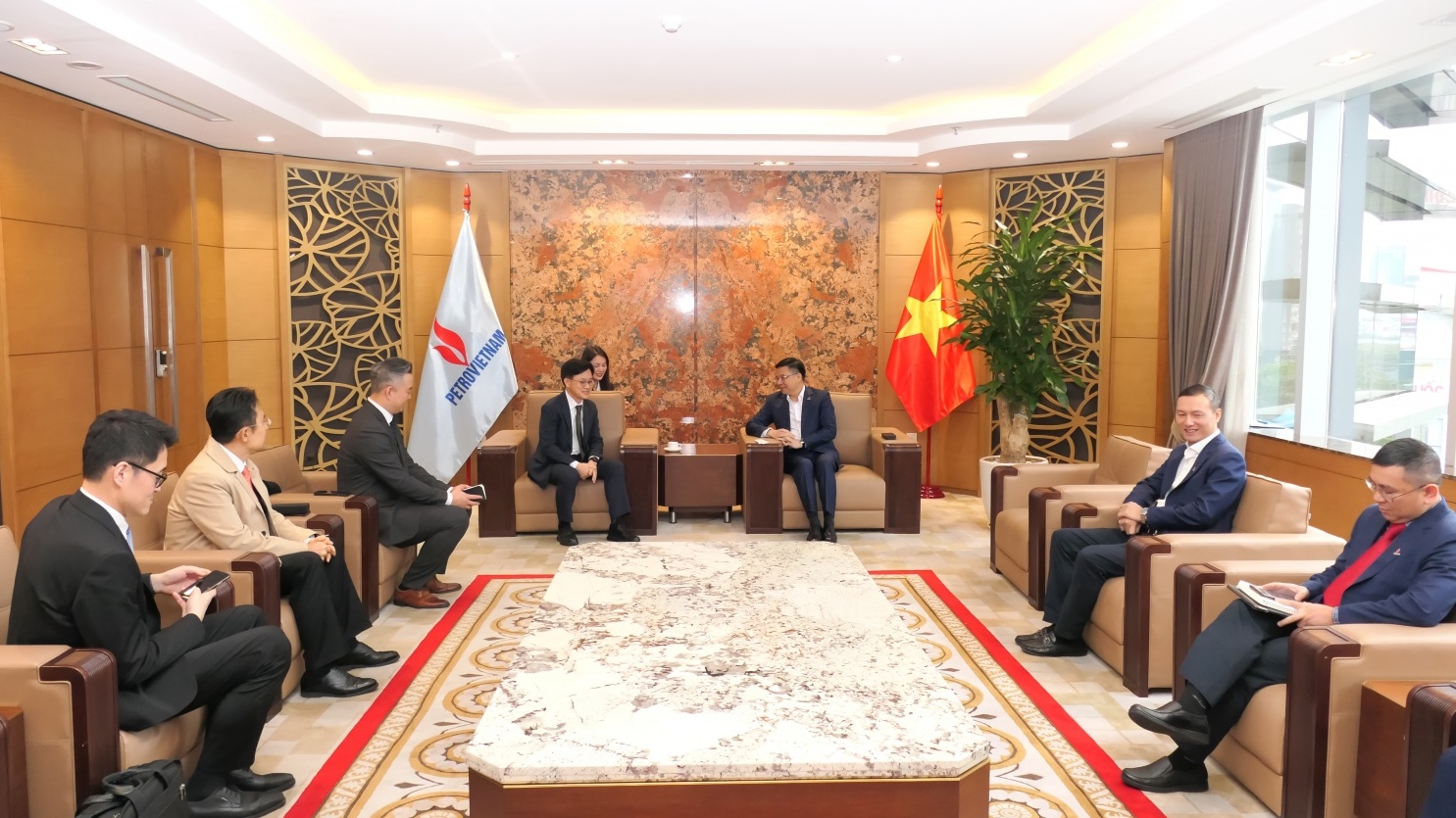 Chủ tịch HĐTV, Tổng Giám đốc Petrovietnam Lê Mạnh Hùng tiếp lãnh đạo Tập đoàn Doosan