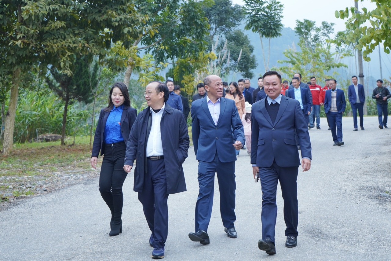 Đoàn thanh niên PV Power "Trồng cây xanh hướng tới Net Zero năm 2024" và mang “Áo ấm cho em” tại huyện Quế Phong, Nghệ An Đoàn thanh niên PV Power "Trồng cây xanh hướng tới Net Zero năm 2024" và mang “Áo ấm cho em” tại huyện Quế Phong, Nghệ An