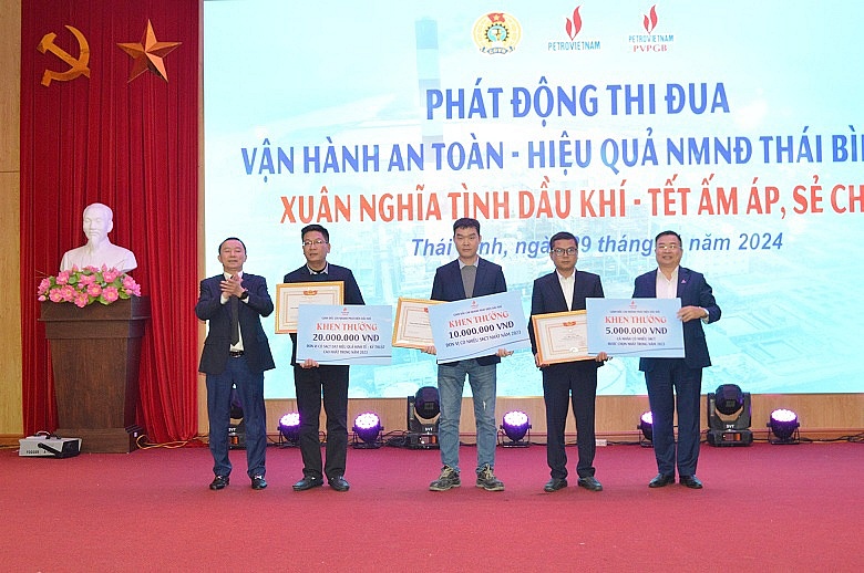 Phát động thi đua và tổ chức 