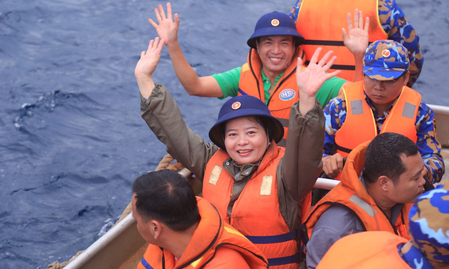 Đưa Tết đến nhà giàn DKI