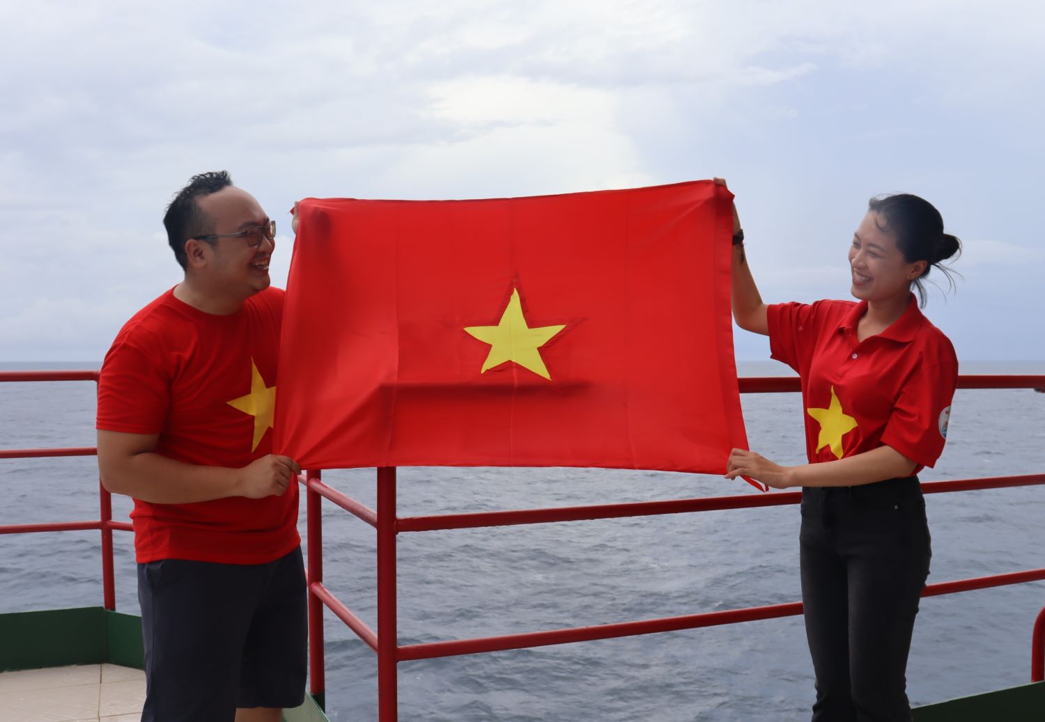 Đưa Tết đến nhà giàn DKI