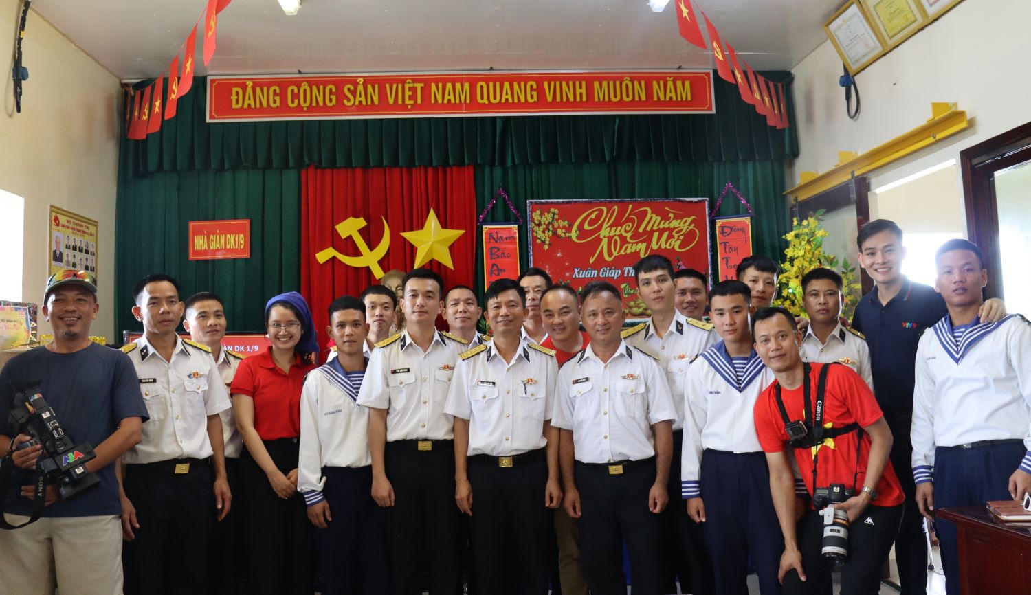 Đưa Tết đến nhà giàn DKI