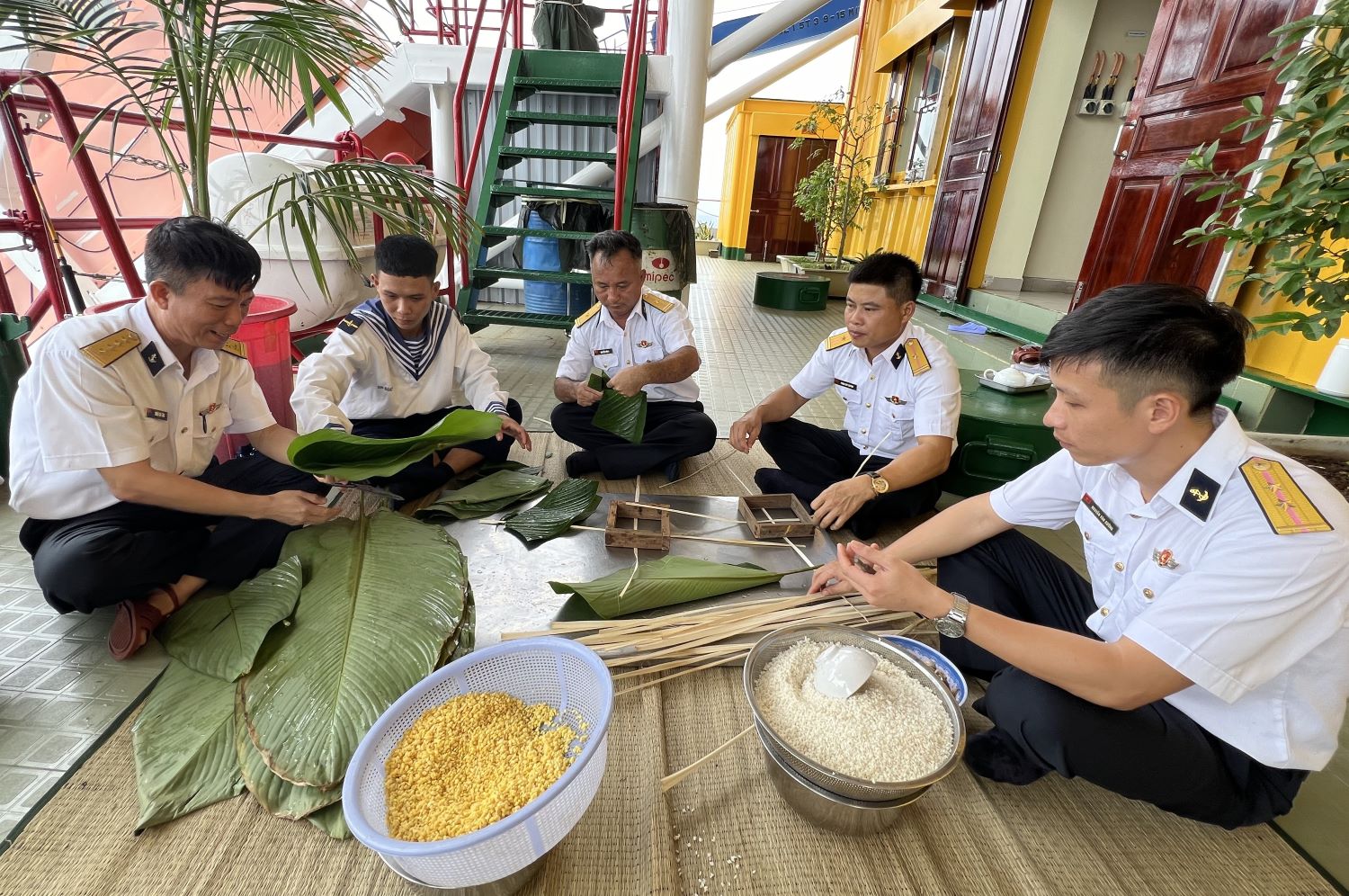 Đưa Tết đến nhà giàn DKI