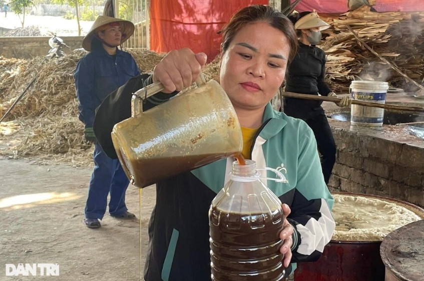 Những giọt mật đặc và thơm ngon của gia đình chị Na (Ảnh: Nguyễn Phê).