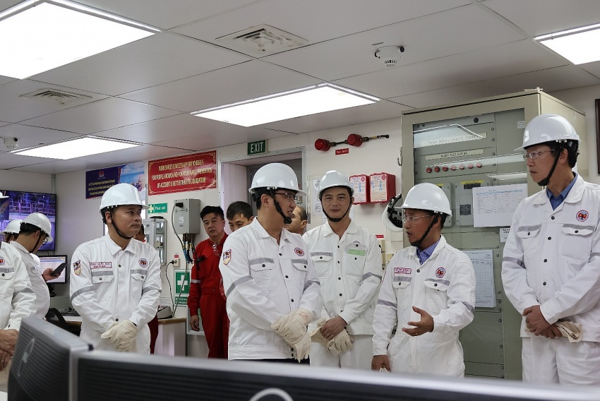 Lãnh đạo tỉnh Bà Rịa-Vũng Tàu và Vietsovpetro chúc Tết trên Giàn CNTT-3 Lãnh đạo tỉnh Bà Rịa - Vũng Tàu và Vietsovpetro chúc Tết trên Giàn CNTT-3