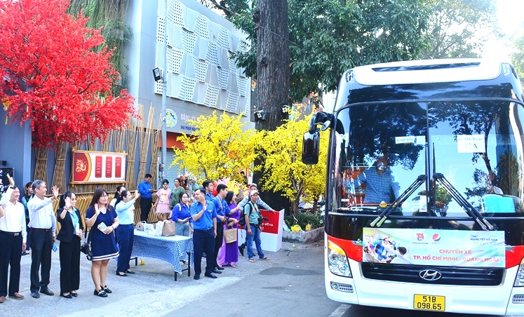 “Mang Tết về nhà”: Đưa gần 5.000 sinh viên, công nhân về quê đón Tết