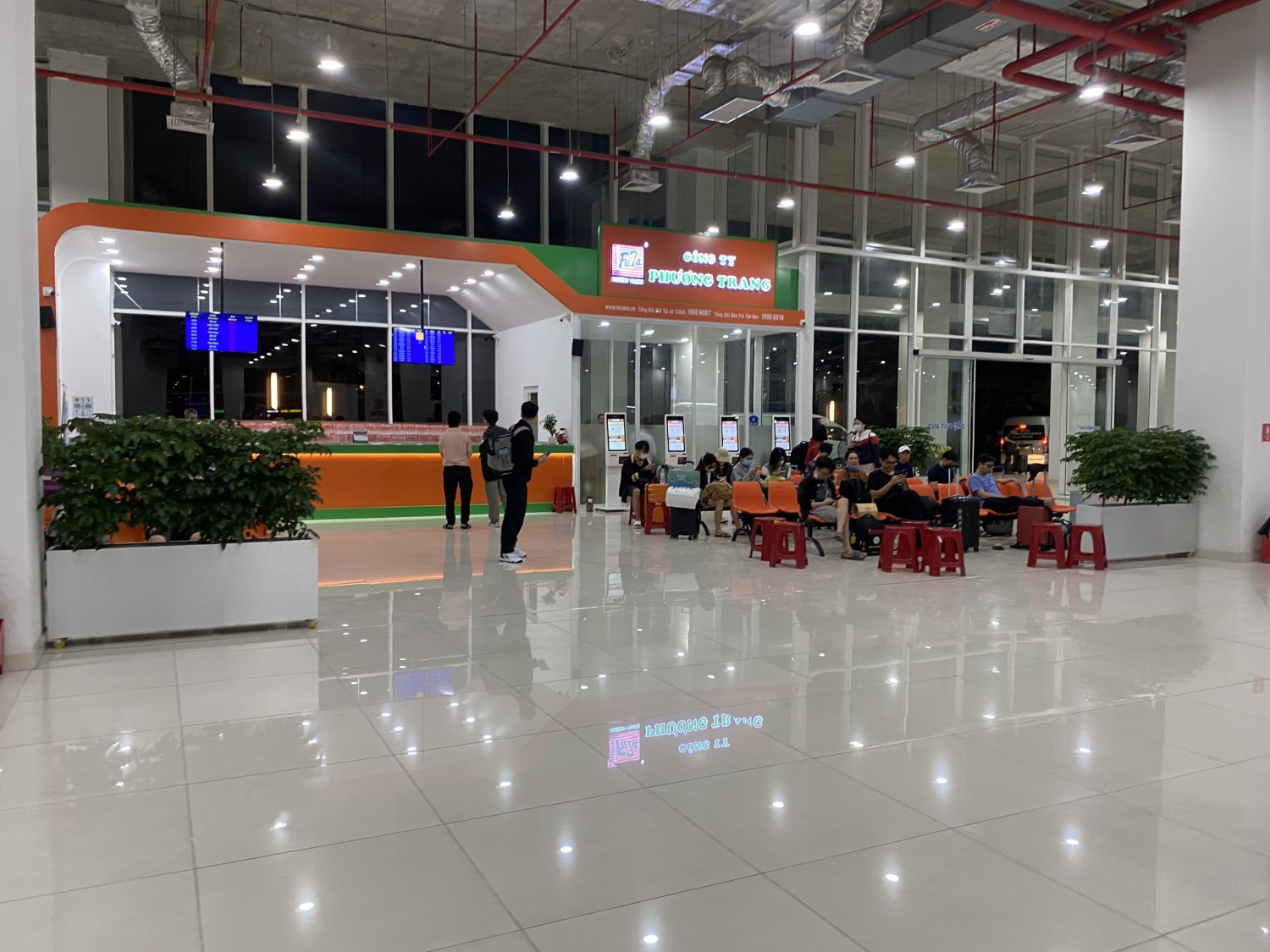 Bến xe Miền Đông mới những ngày cuối năm