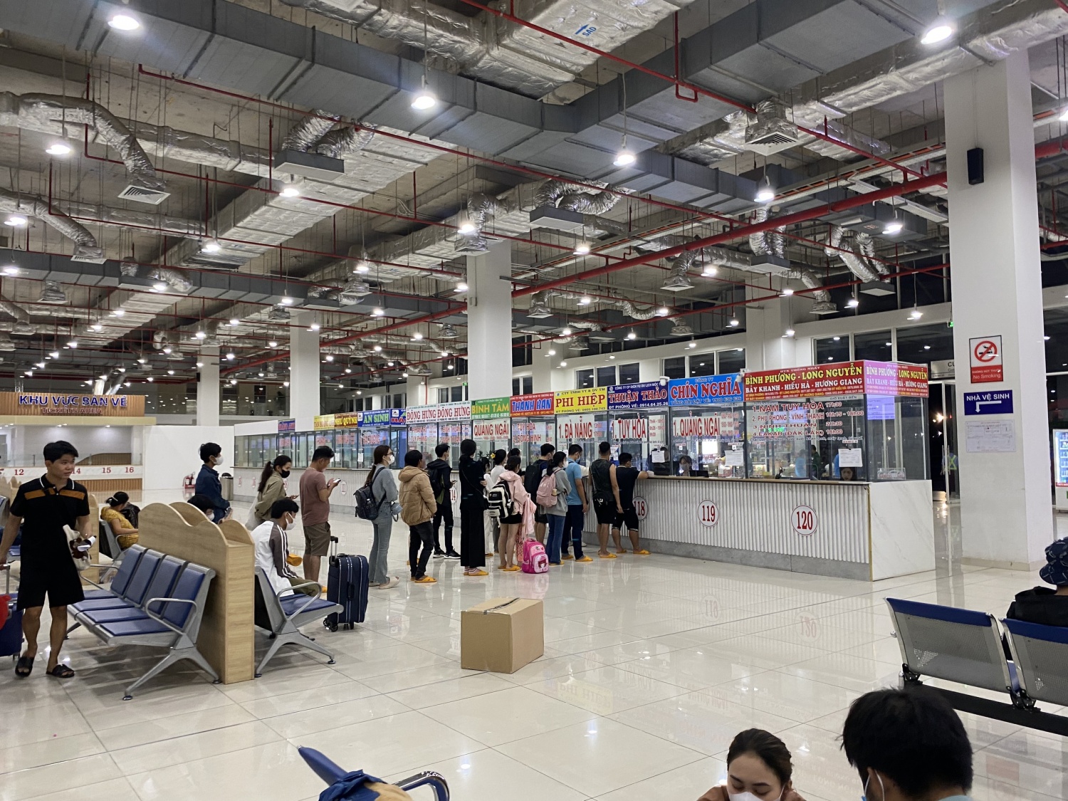 Bến xe Miền Đông mới những ngày cuối năm