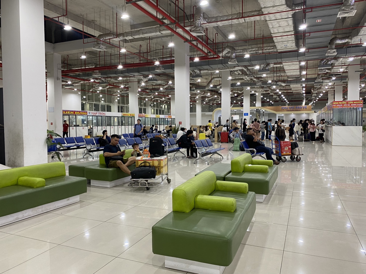 Bến xe Miền Đông mới những ngày cuối năm