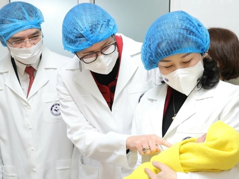 Những bé "rồng nhí" chào đời vào khoảnh khắc giao thừa 2024