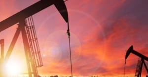 Tin Thị trường: Giá dầu duy trì đà tăng sau vụ tấn công tên lửa của Iran