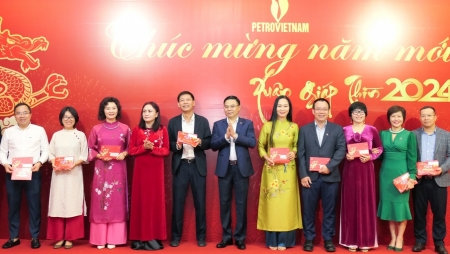 Petrovietnam gặp mặt Tân niên Giáp Thìn 2024: "Người lao động Dầu khí với tinh thần hướng về phía trước"