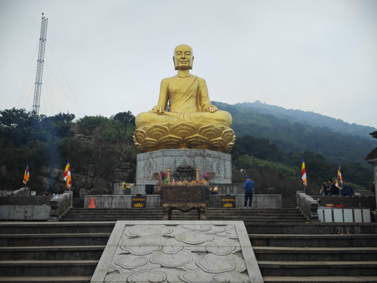 Đầu xuân hành hương về miền non thiêng Yên Tử