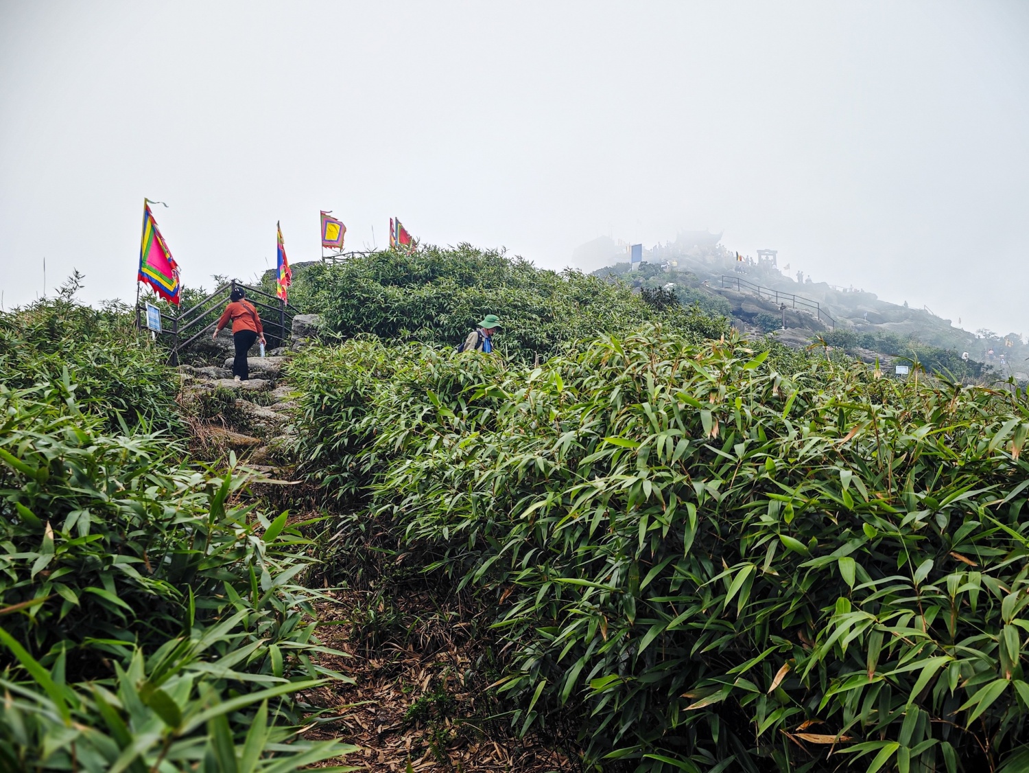 Đầu xuân hành hương về miền non thiêng Yên Tử