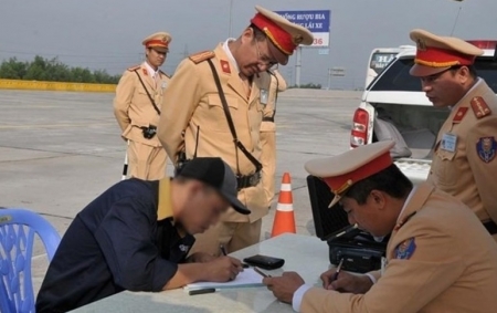 Bộ Công an đề xuất quy định trừ điểm giấy phép lái xe