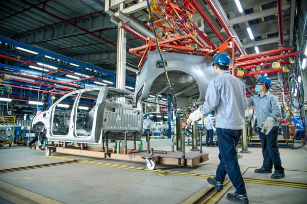 Một năm kinh tế khó khăn, đẩy ngành ô tô giật lùi 3 năm | Xe - Công nghệ