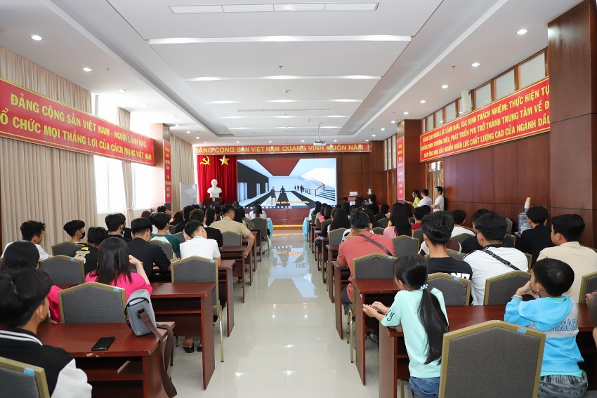 Học sinh THCS-THPT Long Hưng, tỉnh Sóc Trăng tham quan trải nghiệm thực tế tại PVU Học sinh THCS-THPT Long Hưng, tỉnh Sóc Trăng tham quan trải nghiệm thực tế tại PVU