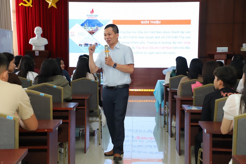 Học sinh THCS-THPT Long Hưng, tỉnh Sóc Trăng tham quan trải nghiệm thực tế tại PVU