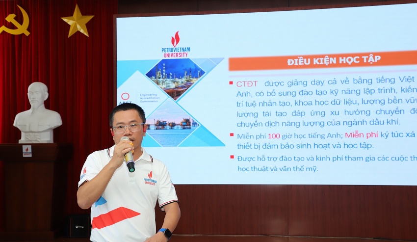 Học sinh THCS-THPT Long Hưng, tỉnh Sóc Trăng tham quan trải nghiệm thực tế tại PVU